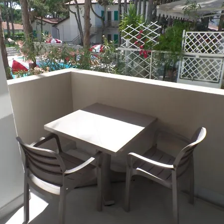 New Flat For Five Guests In A With Pool Apartmán Bibione