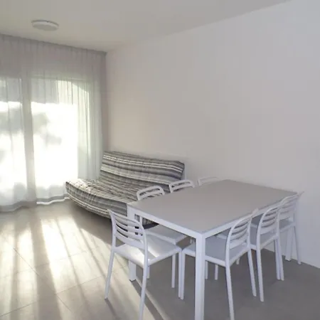 New Flat For Five Guests In A With Pool Apartmán