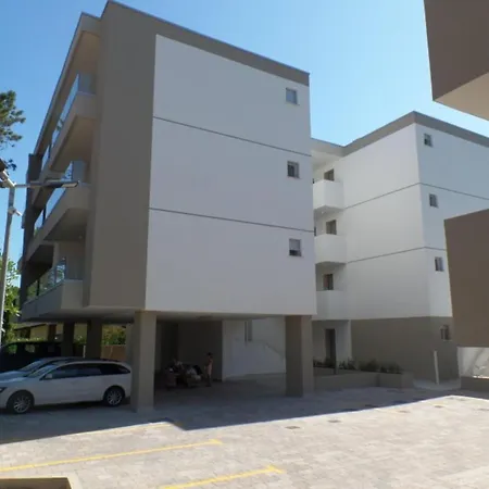 Apartman New Flat For Five Guests In A With Pool *