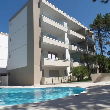 Apartman New Flat For Five Guests In A With Pool